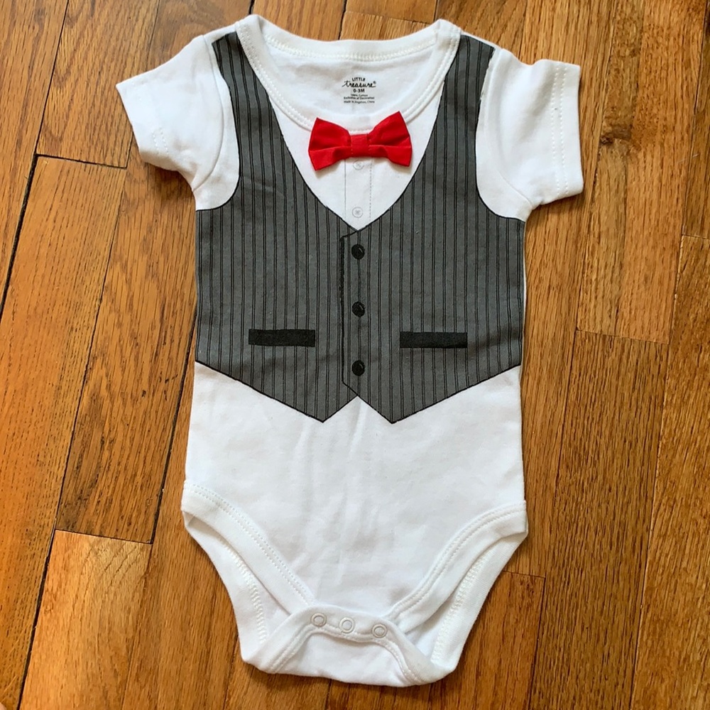 Little treasure onesie 0-3m new without tags